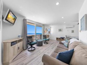 Immaculate Beach Front 2Nd Floor Unit